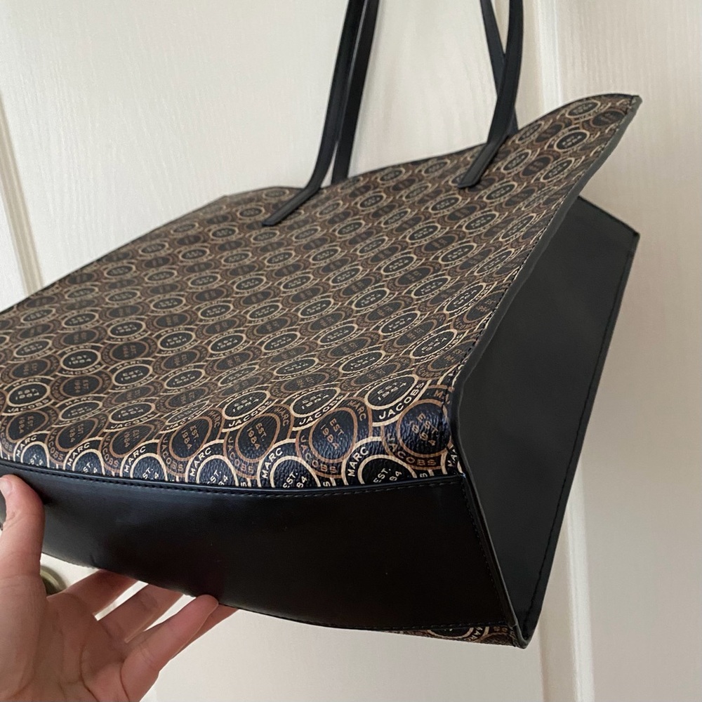 Marc Jacobs Black and Tan Patterned Tote - Picture 12 of 14